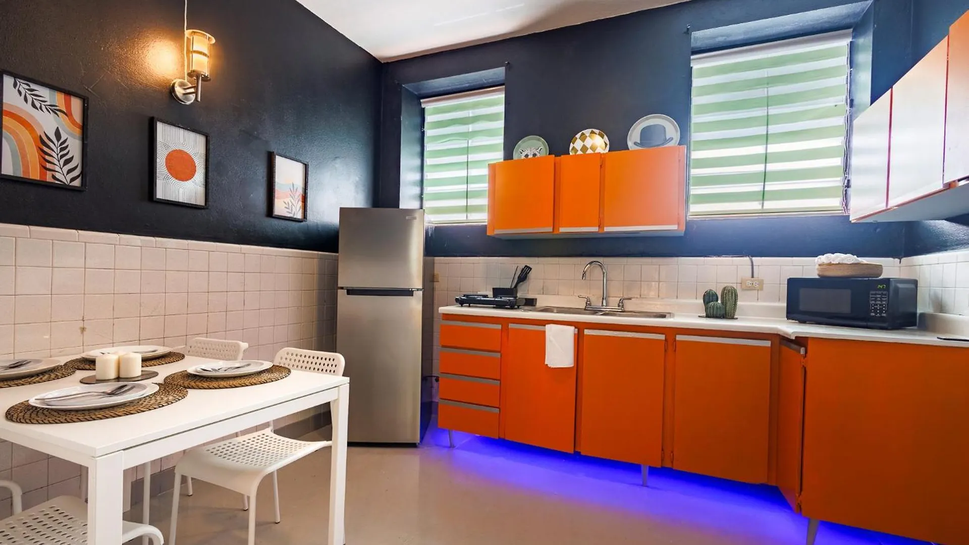 Spanish Lagoon In San Juan - Private Patio - 2 Bedrooms
